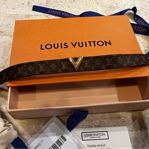 Louis Vuitton ESSENTIAL V BRACELET